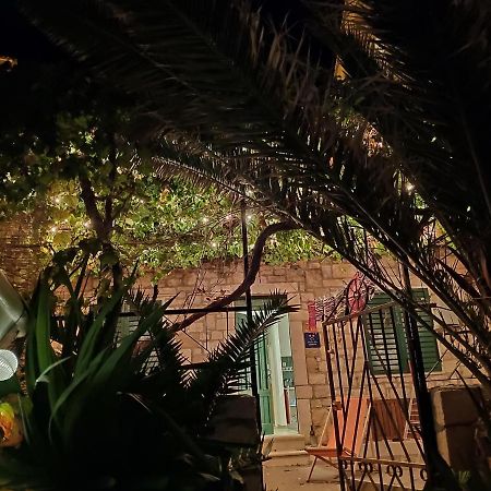 Beach House Gusla コミジャ エクステリア 写真